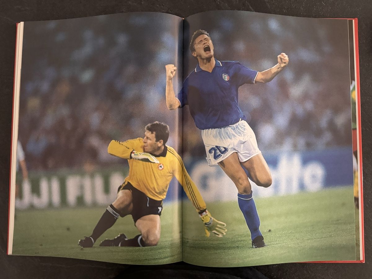 Bücher: Italie 90 : Le livre collector de la Coupe du Monde! (49) – Gebraucht aus Genève von Chiquito44 3