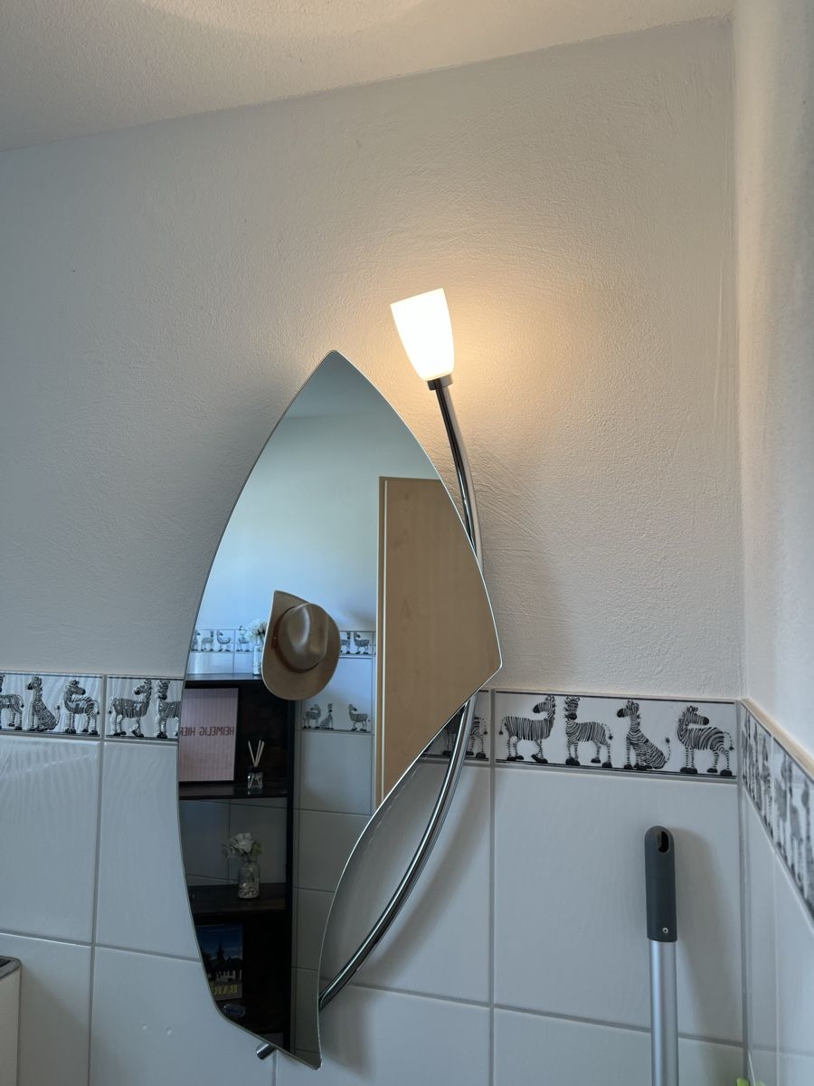 Specchi: Badezimmer Spiegel mit Lampe – Usato da Barzheim venduto da domieighteen 1