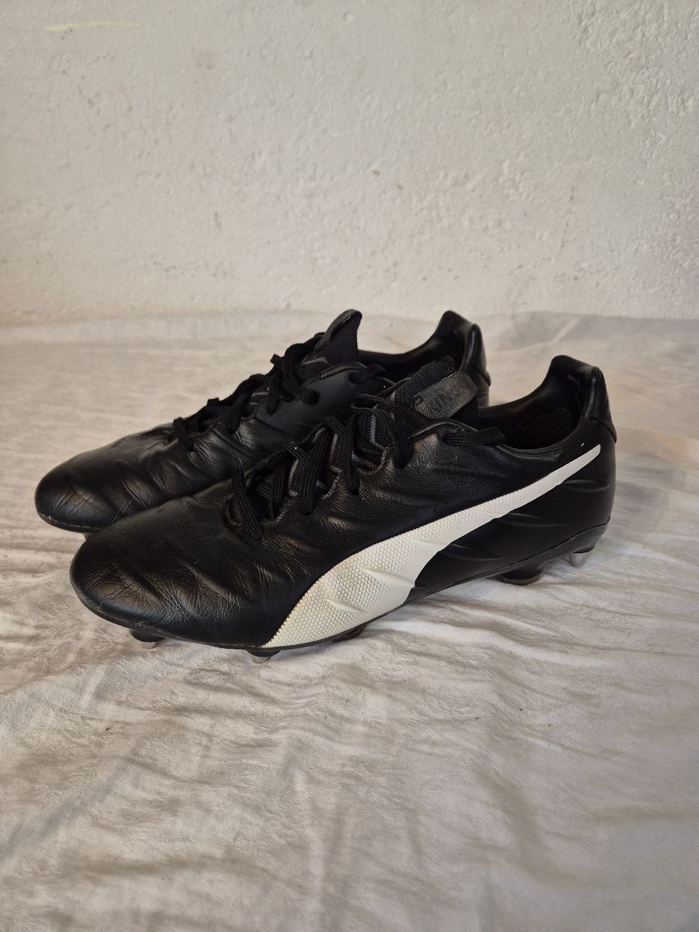 Puma Scarpe da uomo: Chaussures de foot Puma King, pointure 44.5 – Usato da Daillens venduto da jay_z