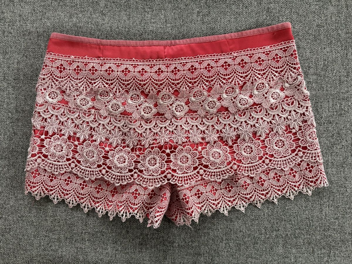 Pantaloni: Wunderschöne Shorts von XTAREN Grösse XS. – Usato da Adliswil venduto da StephanieAnnina 4