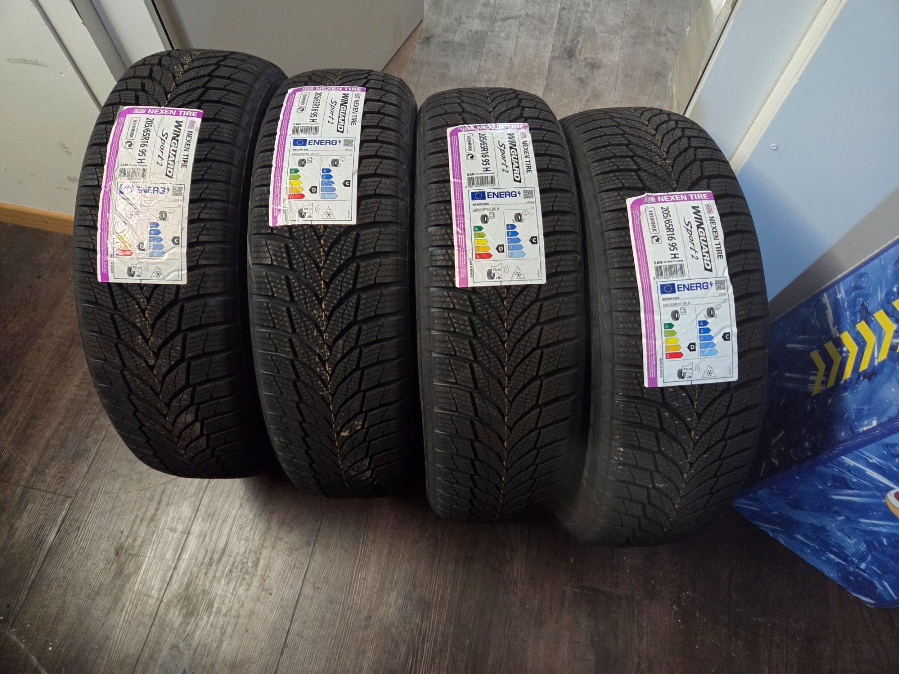 Pneumatici & Ruote complete: 205 / 65 R 16   95 H – Usato da Fischbach-Göslikon venduto da Emanuel.Bardhi