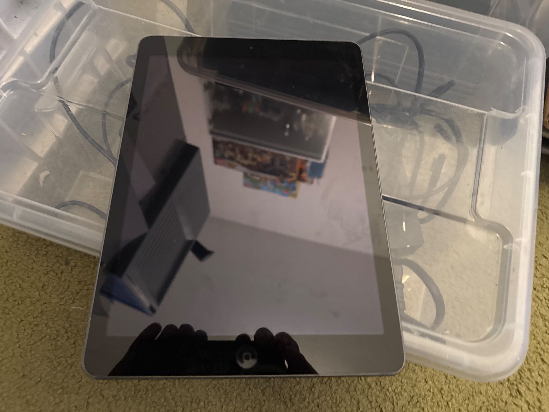 Apple Tablet PC: Ipad Air -A1474- vermutlich icloude / Display top – Difettoso da Olten venduto da HoYa01 1