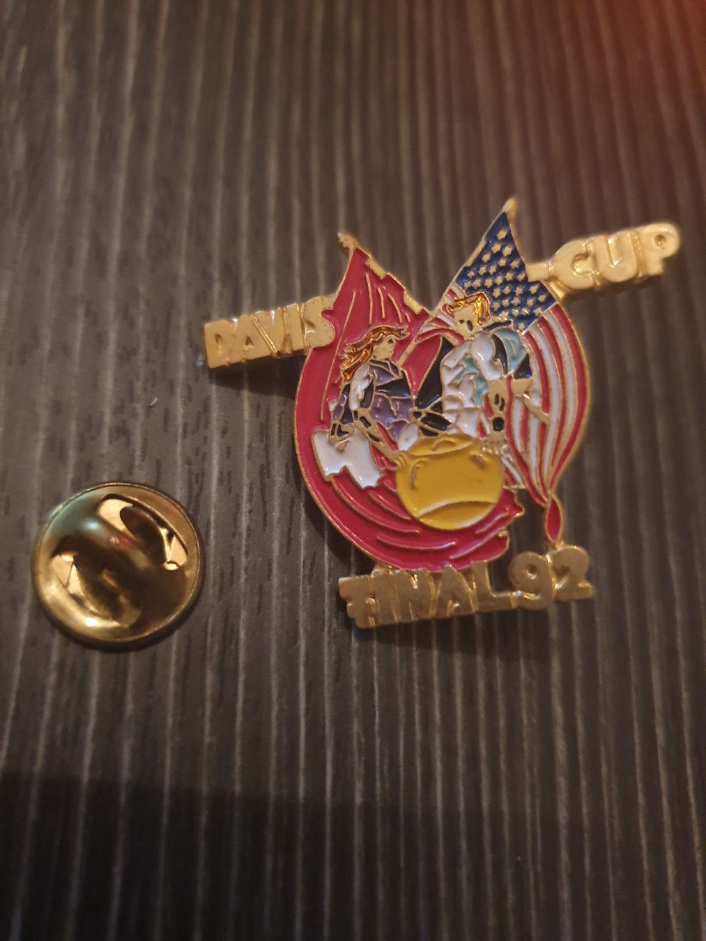 Placchette & Badge: Pin Davis Cup 1992 – Usato da Thun venduto da Kissthis