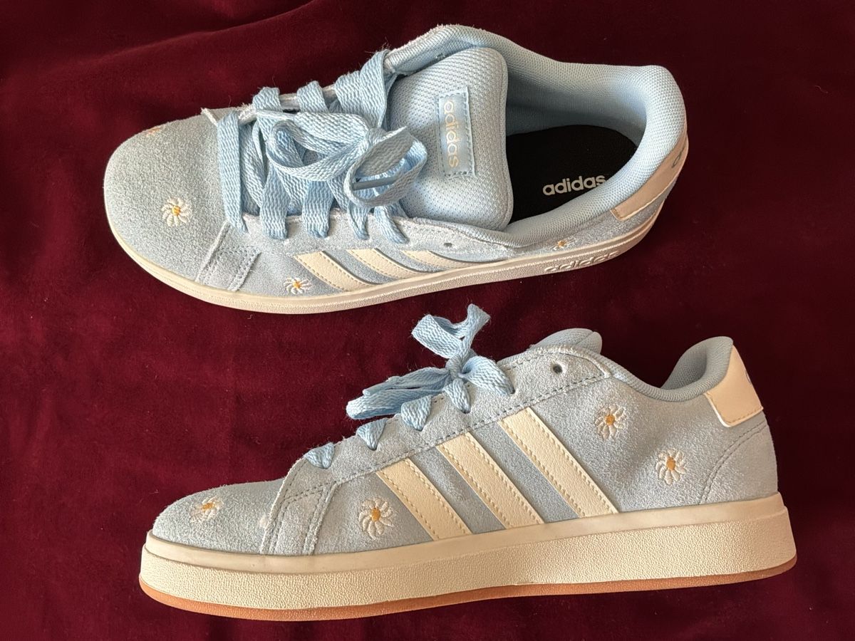 Adidas Damenschuhe: Adidas Sneaker hellblau mit Blumenmuster Grösse 38 – Gebraucht aus Mauren von nfr_8pxy 3