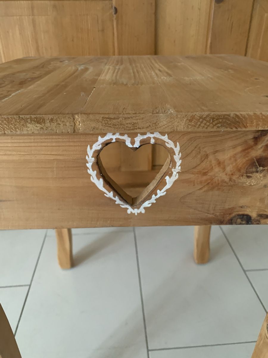 Tische: Holztischli mit Herz-Ausschnitt Shabby Chic – Gebraucht aus Ellikon an der Thur von Bali1999 6