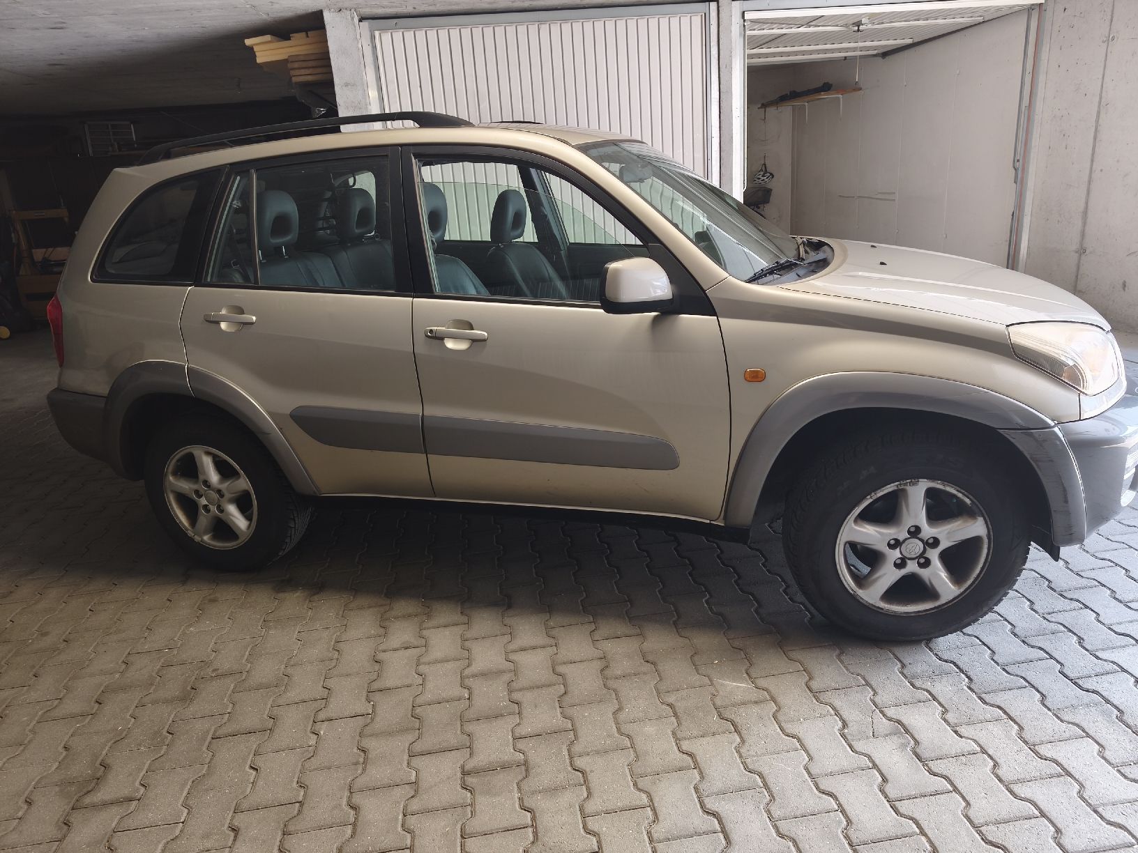 Toyota Autos: Toyota Rav4 ab MFK – D'occasion à Gampel par Tom072 1