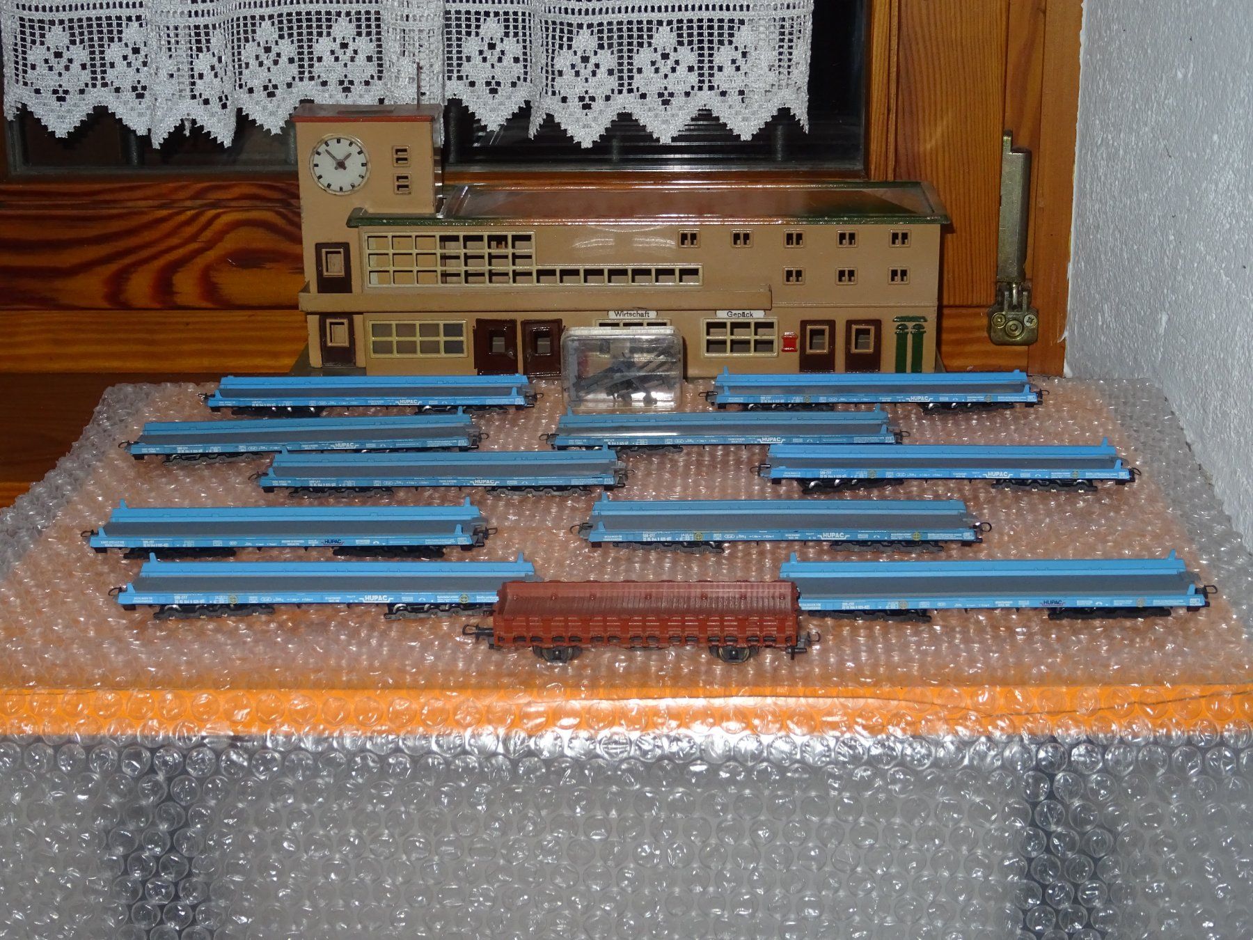 Liliput Modellini di ferrovie: Hupac Liliput – Usato da Bigorio venduto da hp_41 1