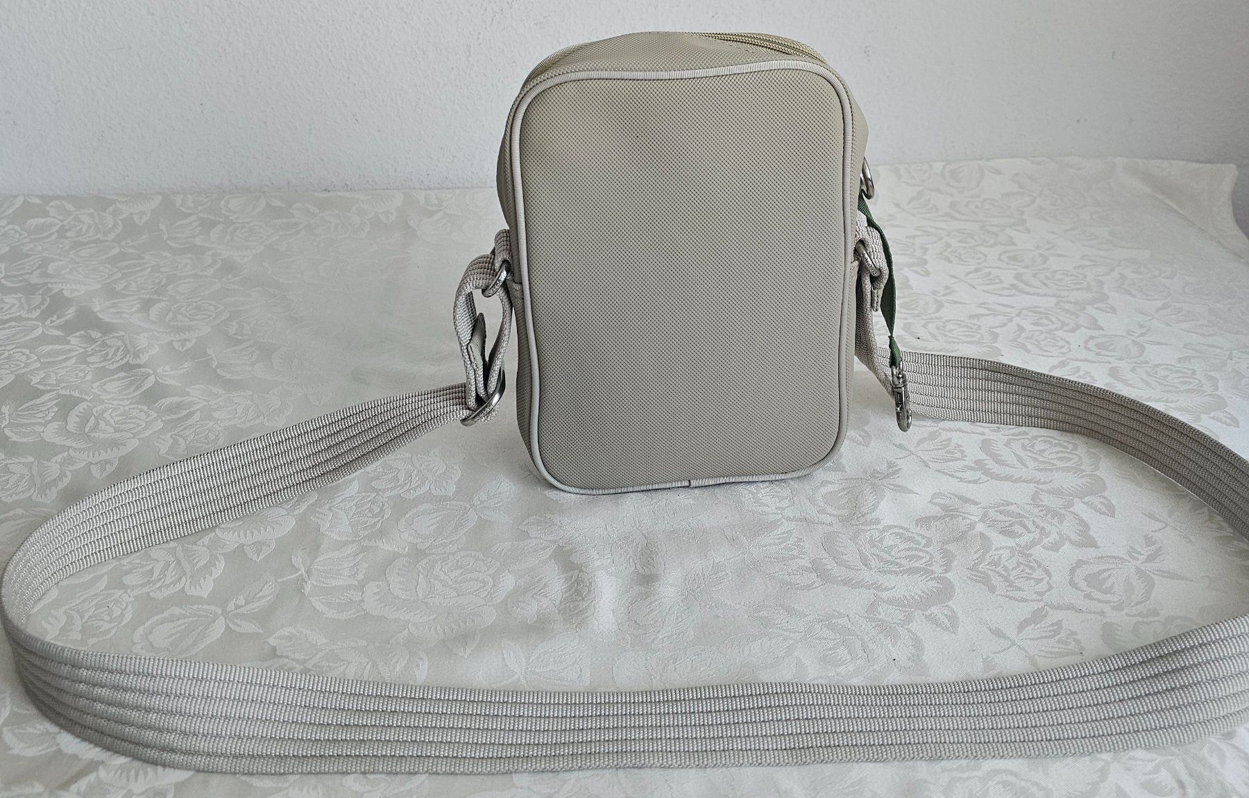 Lacoste Taschen: *LACOSTE *Original Umhängetasche – Gebraucht aus Bronschhofen von Xena37 2