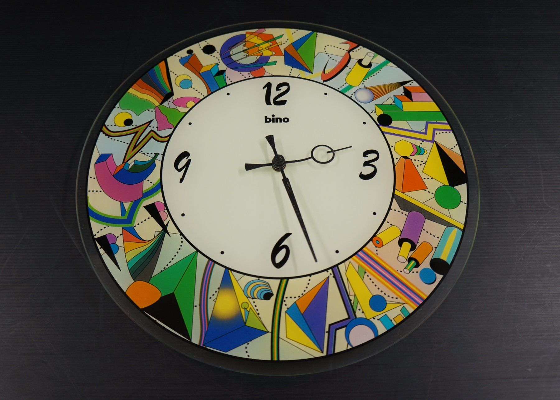 Uhren: BINO Point Break Wanduhr – Gebraucht aus Basel von bk_brockibasel