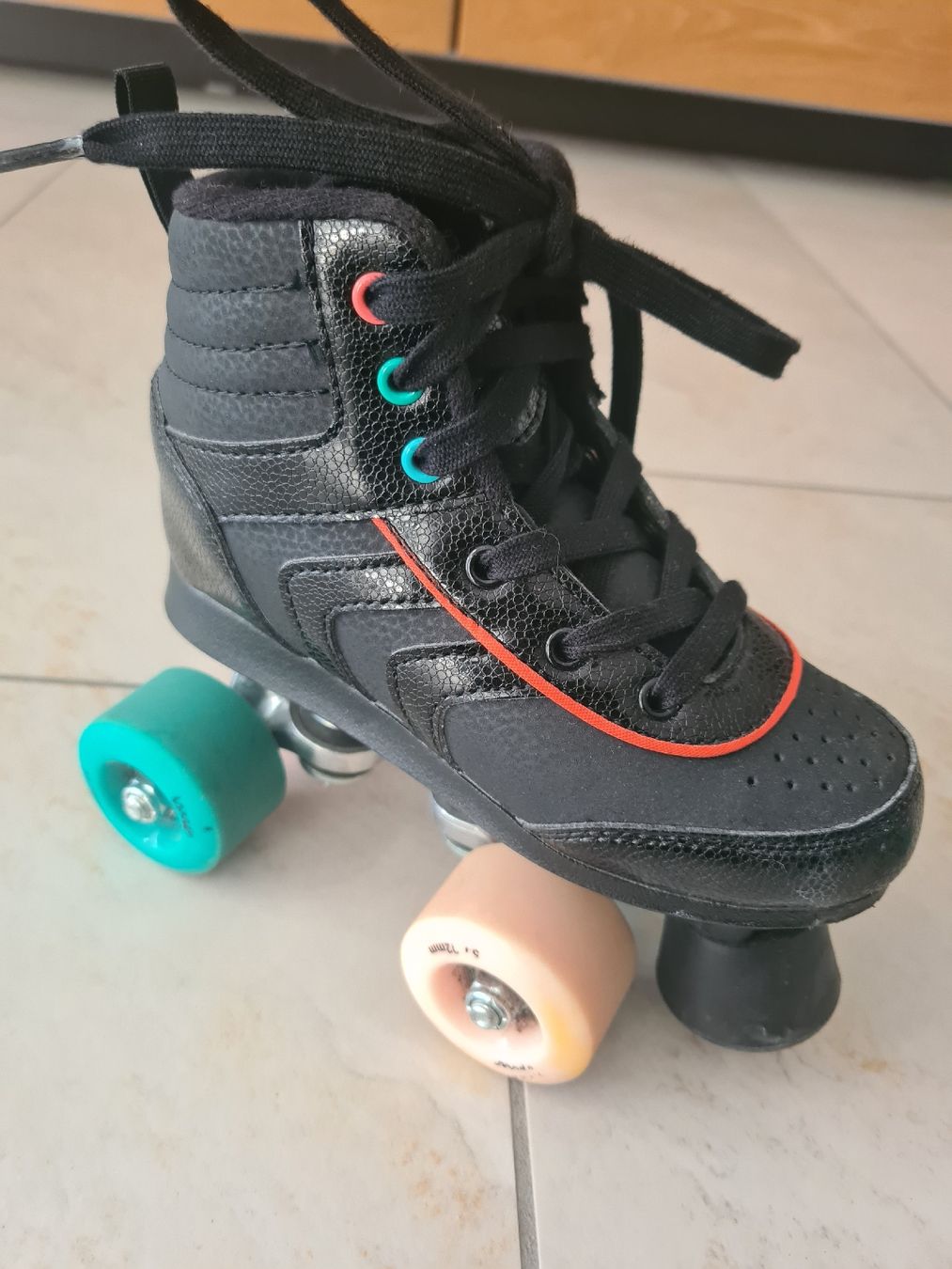 Oxelo Pattini in linea & Pattini a rotelle: Kinder Rollschuhe von Oxelo, Grösse 31 – Usato da Winterthur venduto da Estrellina