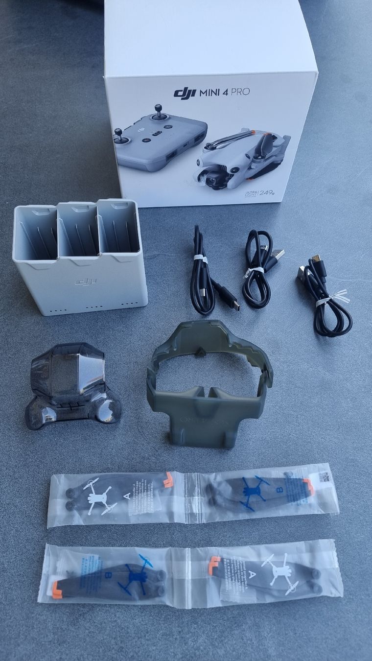 DJI Modellismo RC: DJI Mini 4 Pro Fly More Combo Plus mit Koffer, 3 Akkus – Usato da Linden venduto da Geranien02 7