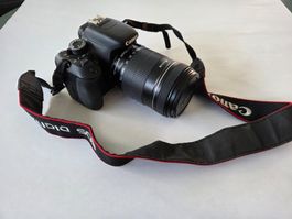 Digitalkamera Canon EOS 600D mit Objektiv 18-135mm & Tasche