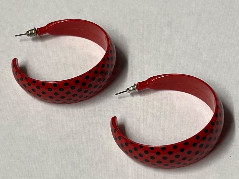 Creolen rot mit schwarzen Punkten (Gebraucht) in Zürich für CHF