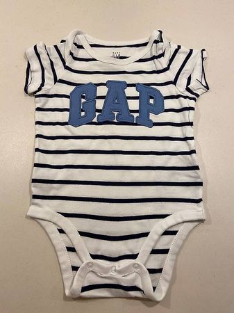 Süsser GAP Body gestreift Gr. 12-18 Monate