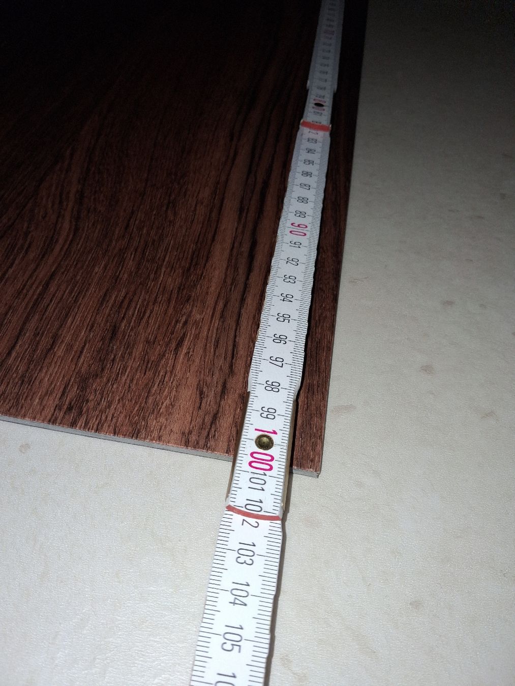 Rivestimenti per pavimenti: Interface Luxus Vinyl Fliese NAT WG-Chestnut, 25x100 cm – Usato da Näfels venduto da System12 3