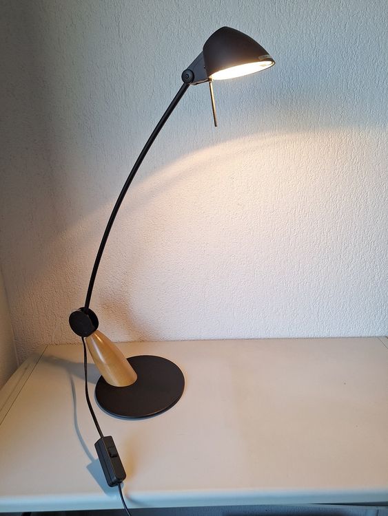 Gingko Octagon One Schreibtischlampe – Wiederaufladbar, 36 LEDs, Holzoptik Walnuss, Touch-Bedienung