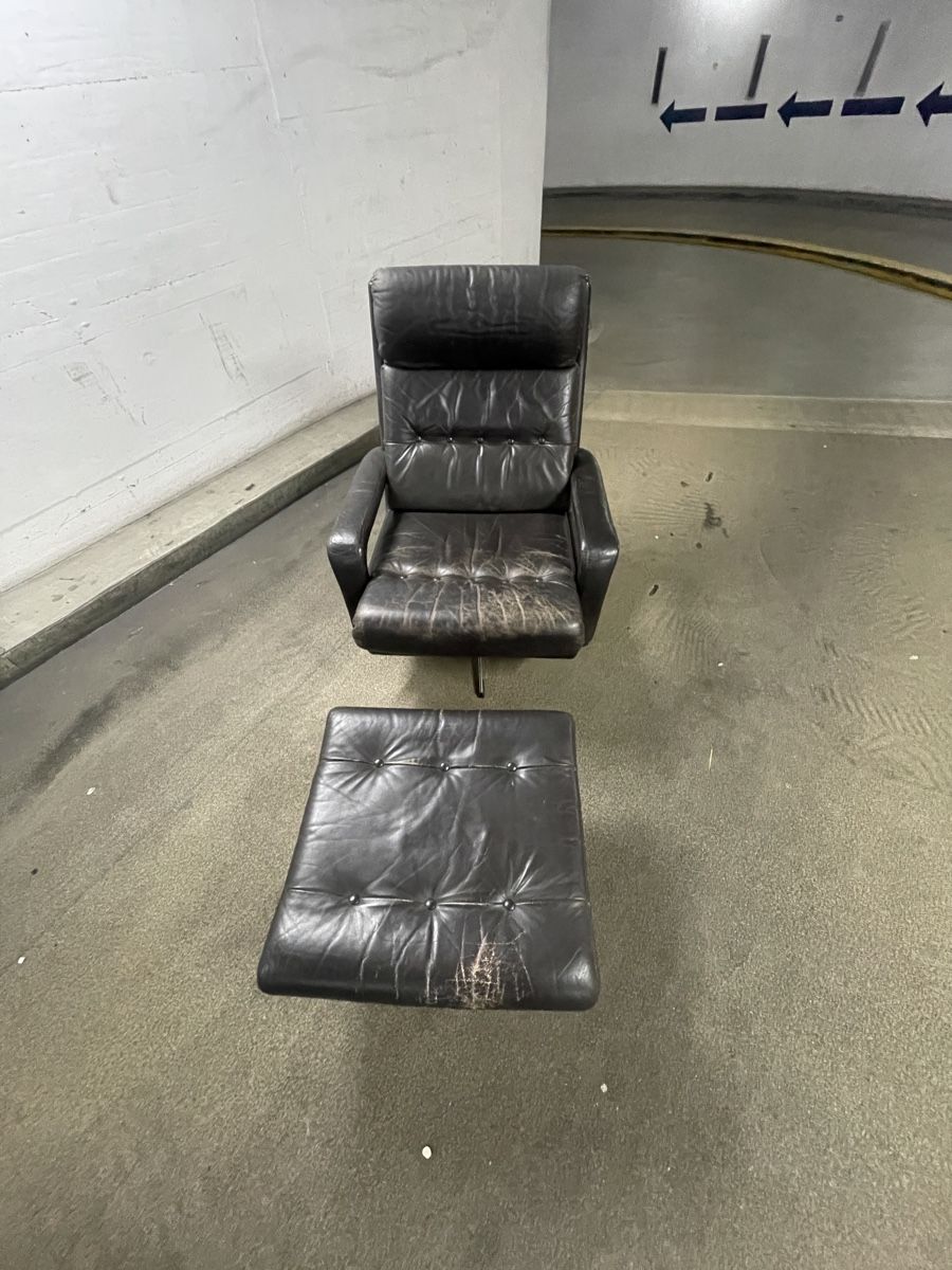 Fauteuils: Sessel mit Ottoman – D'occasion à Zürich par Bjthorsteinsen 1