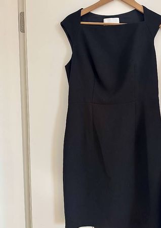 schwarzes Etuikleid von Hugo Boss in Gr 40