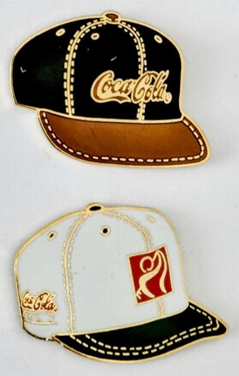 Coca-Cola Plaquettes & Badges: 2 Coca-Cola Pins  Mützen – D'occasion à Pfäffikon ZH par Colacity