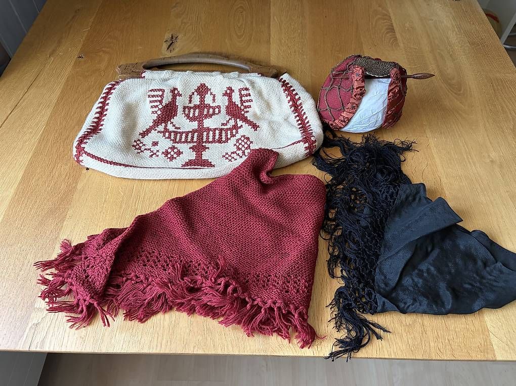 Robes: Bündner Werktagstracht – Neuf (Voir description) à Maladers par Brueni08 4