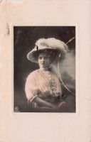Romantik: Dame mit Hut im Präge-Passepartout, gelaufen 1910