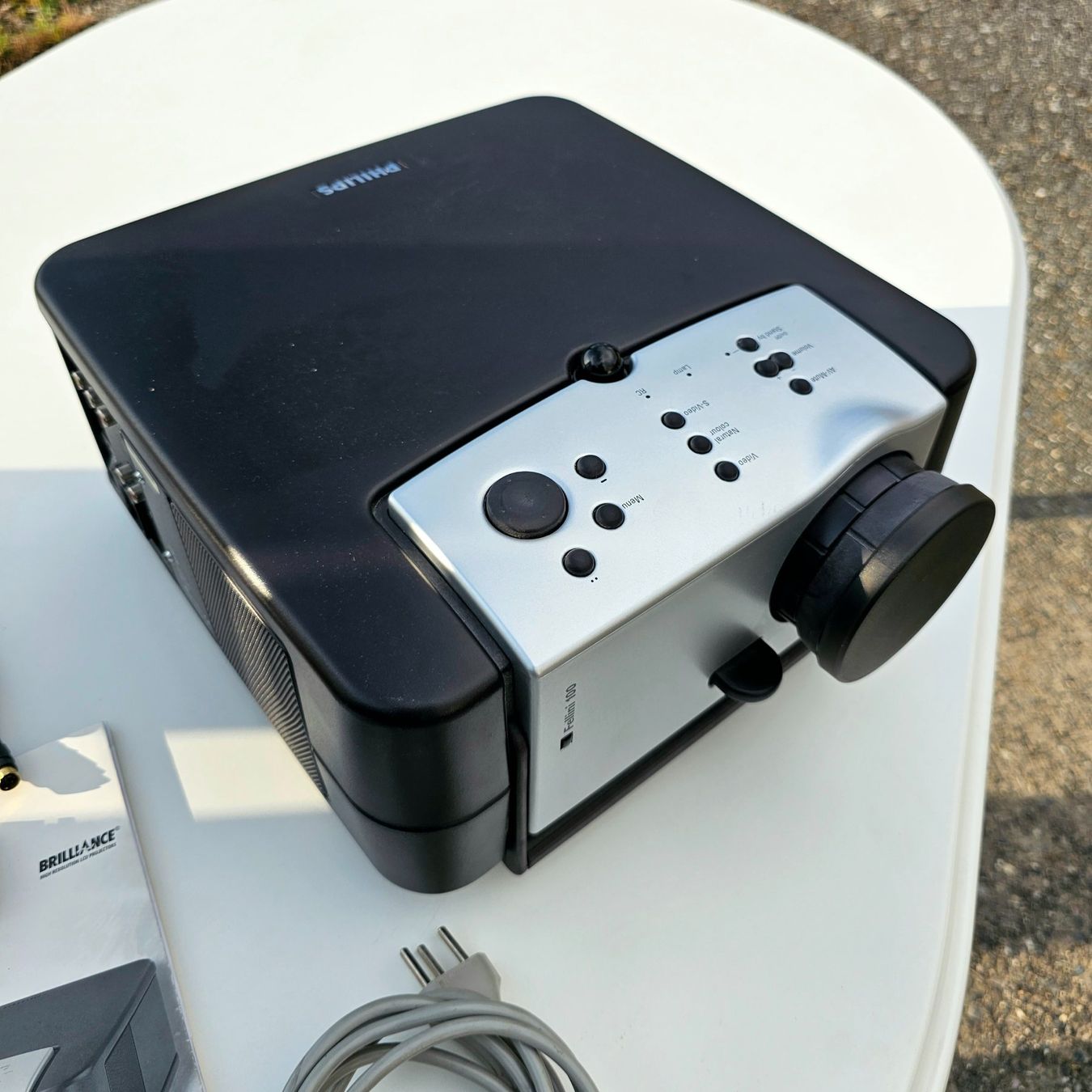 Philips Heimkino: Leinwand mit (Projektor) Philips Fellini 100 – Gebraucht aus Lachen SZ von Mark_SZ 1