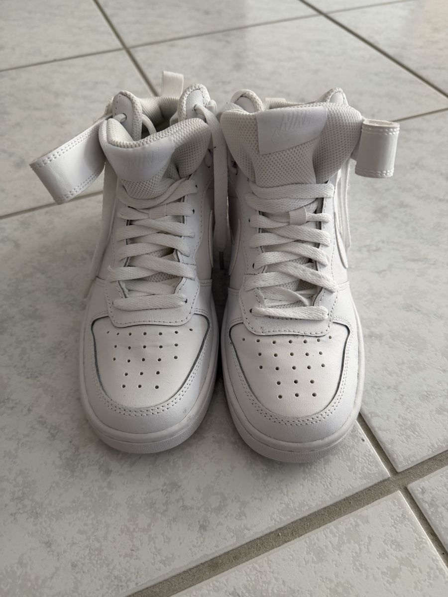Nike Scarpe da uomo: Nike Turnschuhe weiss Grösse 36.5 – Nuovo (secondo la descrizione) da Turgi venduto da ku-vo01
