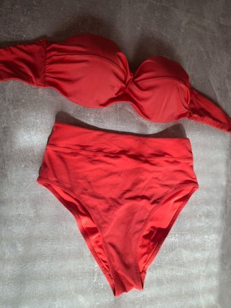 Bikini grandeur 80C pour le haut - M pour le bas marque H&M