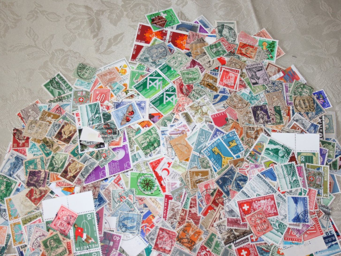 Tous les timbres: CH-Briefmarkensammlung ab Strubel – D'occasion à Seltisberg par Aurora066 1