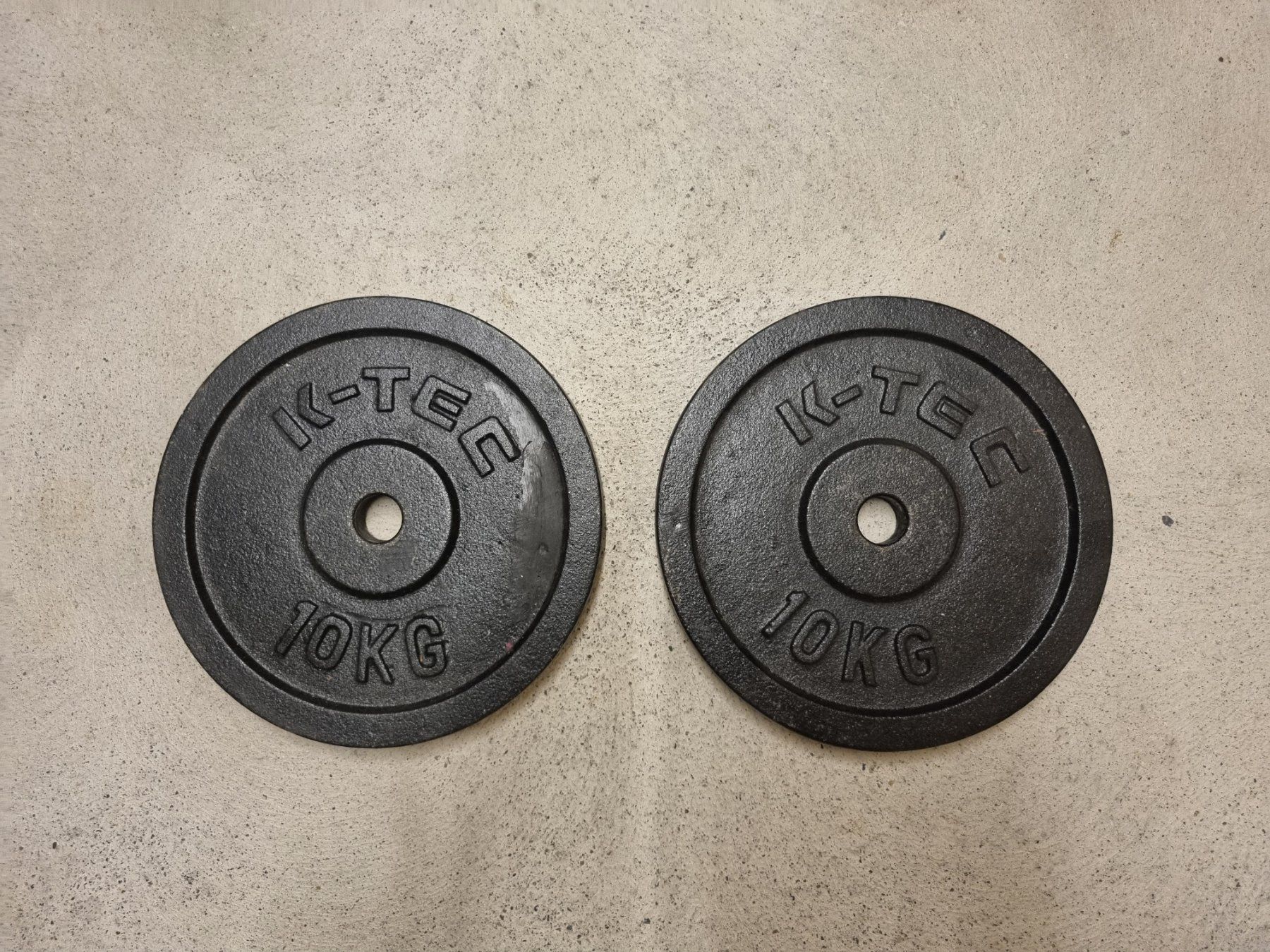 Poids & Haltères: Hantel Gewicht K-Tec 2x 10 Kg. – D'occasion à Ormalingen par Funtoys