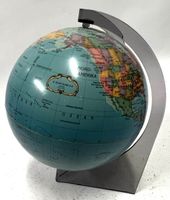 kleiner Globus aus Metall