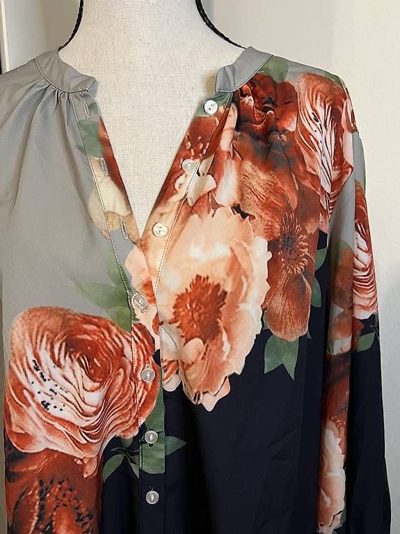 Camicette: Bluse mit Rosenprint - Grösse ca. XL  – Usato da Urdorf venduto da Marybyii 2