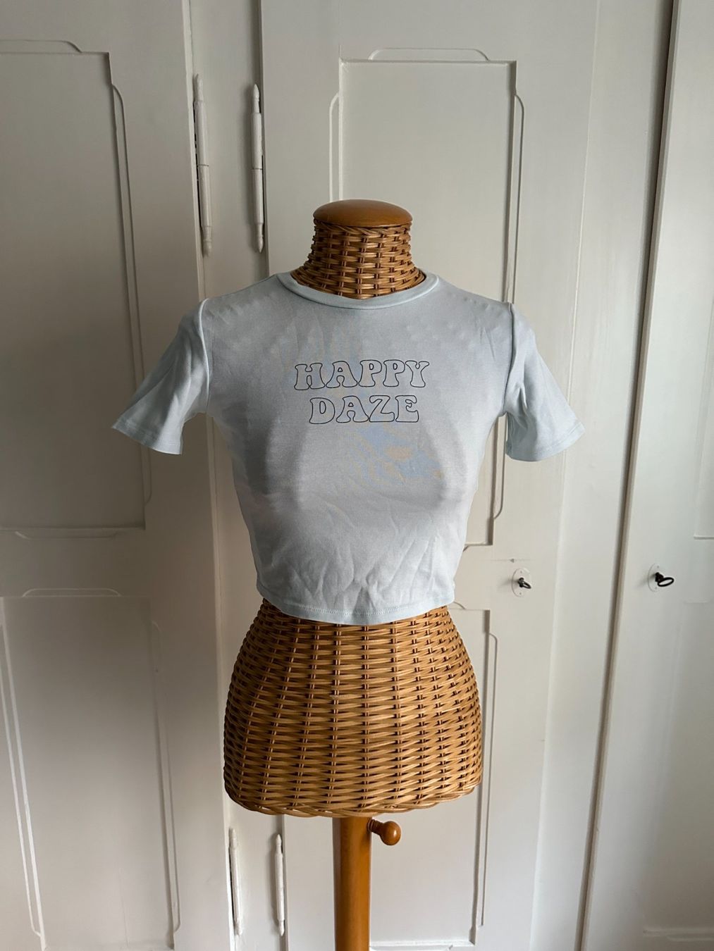 Tally Weijl T-Shirts: Cropped T-Shirt hellblau "Happy Daze" XS – Gebraucht aus Zürich von Diazaio
