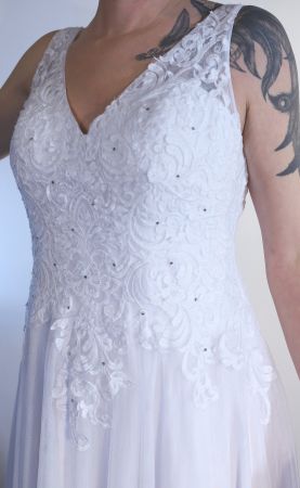 Traumhaftes Hochzeitskleid schneeweiss, Schleppe/Swarovski