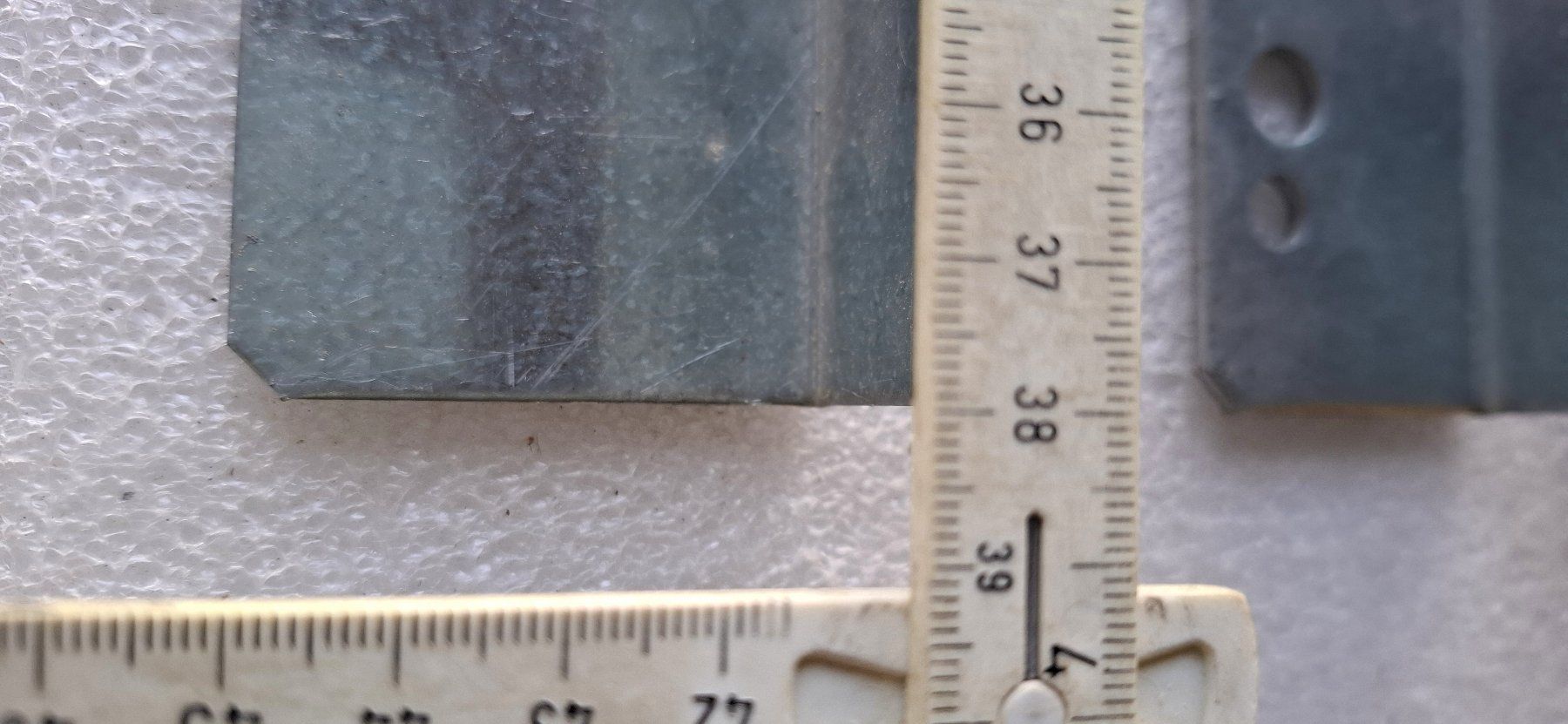 Scaffali: Restposten 3Stck, massivWandwinkel 38cm l,mit div.Lochungen. – Usato da Eschenbach LU venduto da neg_zw6v 3