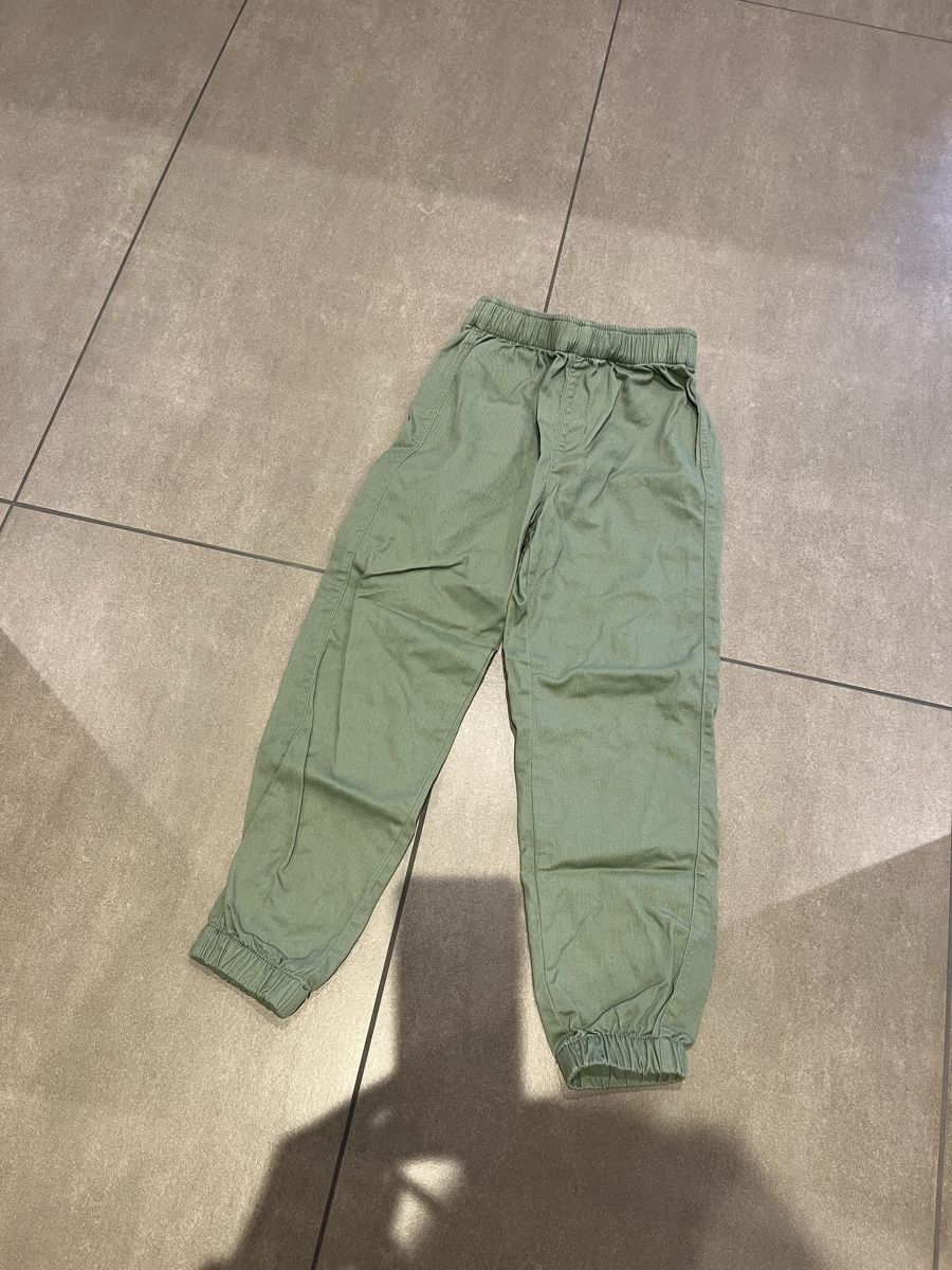 H&M Pantaloni: ***H&M*** NEU: Jogger Pants Gr. 122 – Nuovo (secondo la descrizione) da Volketswil venduto da Kephren
