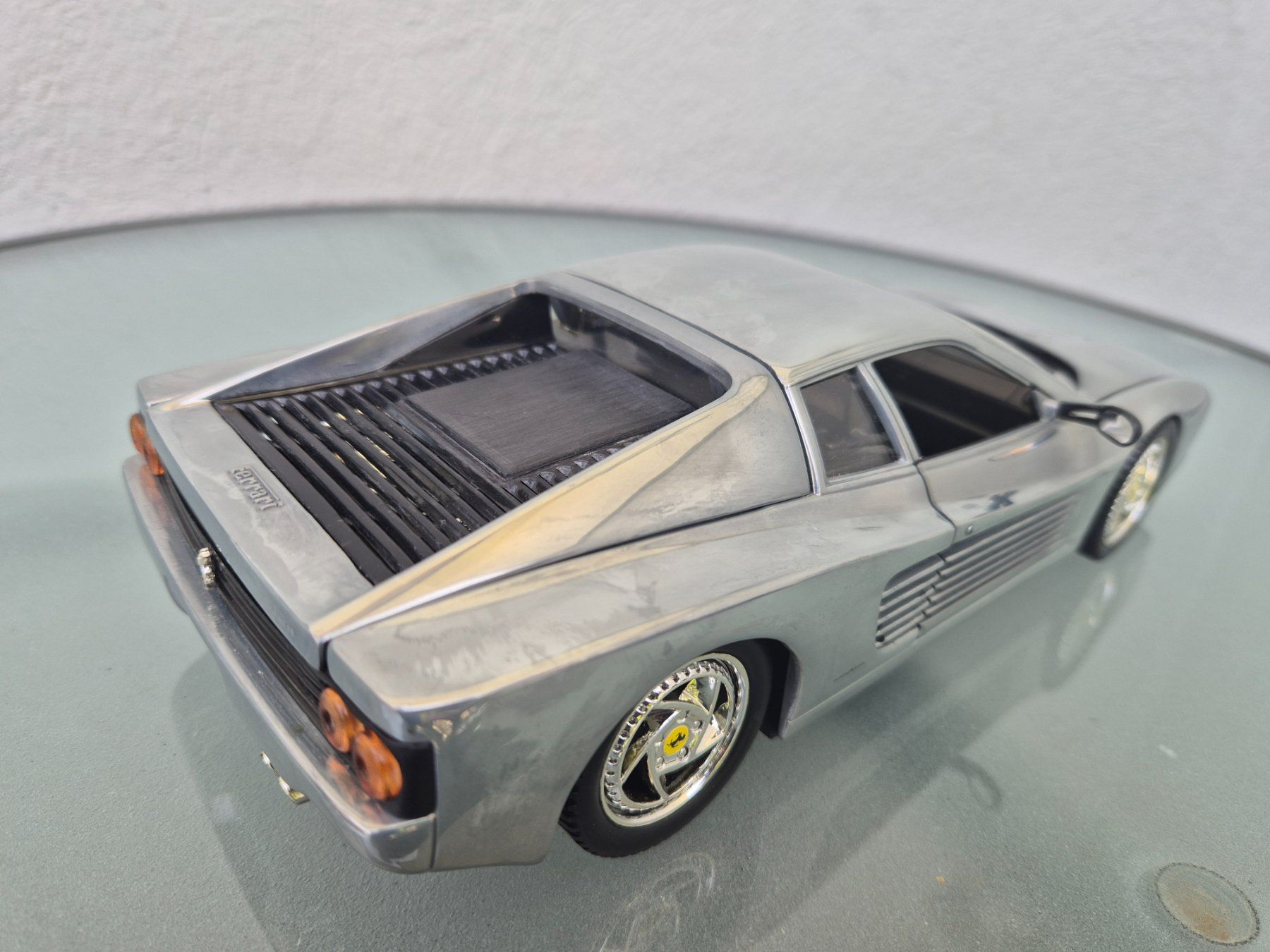 Ferrari Modellini d'auto: Ferrari 512Testarossa Chrom von Hot Wheels 1:18 – Usato da Oberbuchsiten venduto da laffite54 1