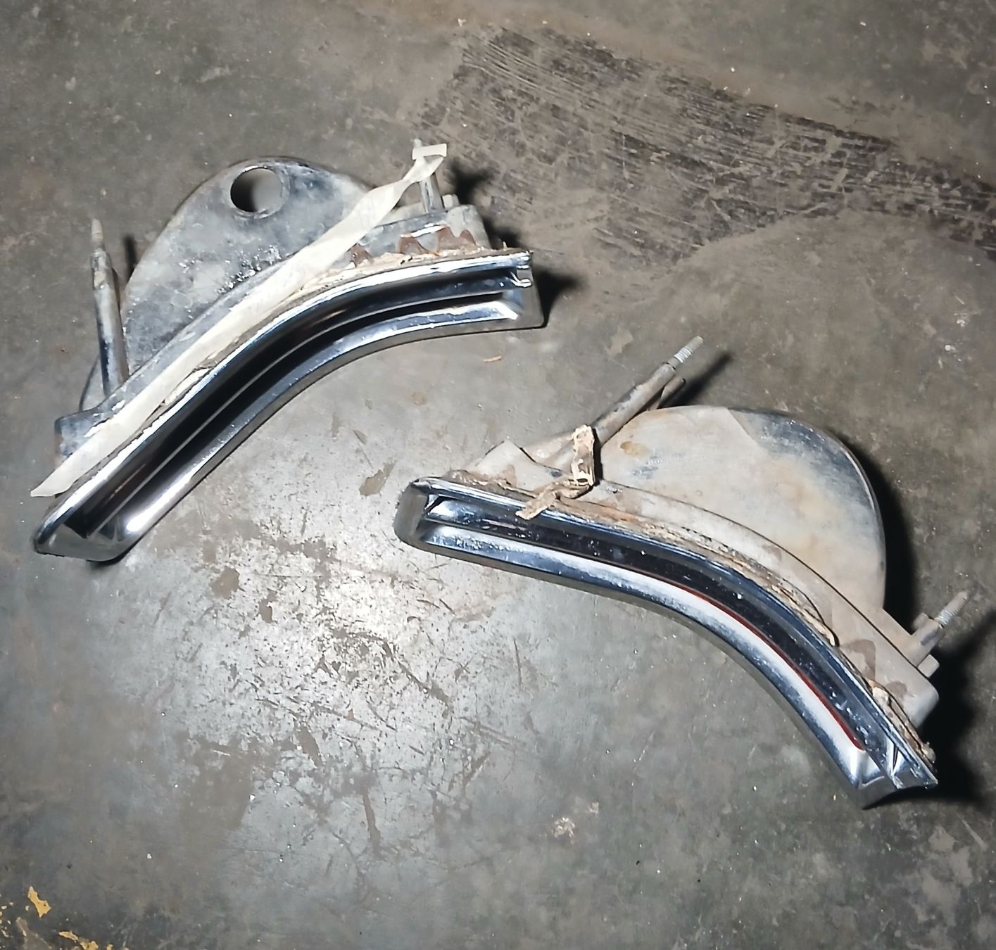 Fari: Feux arrière Buick Skylark 64 – Usato da la heutte venduto da Auto-stock 1