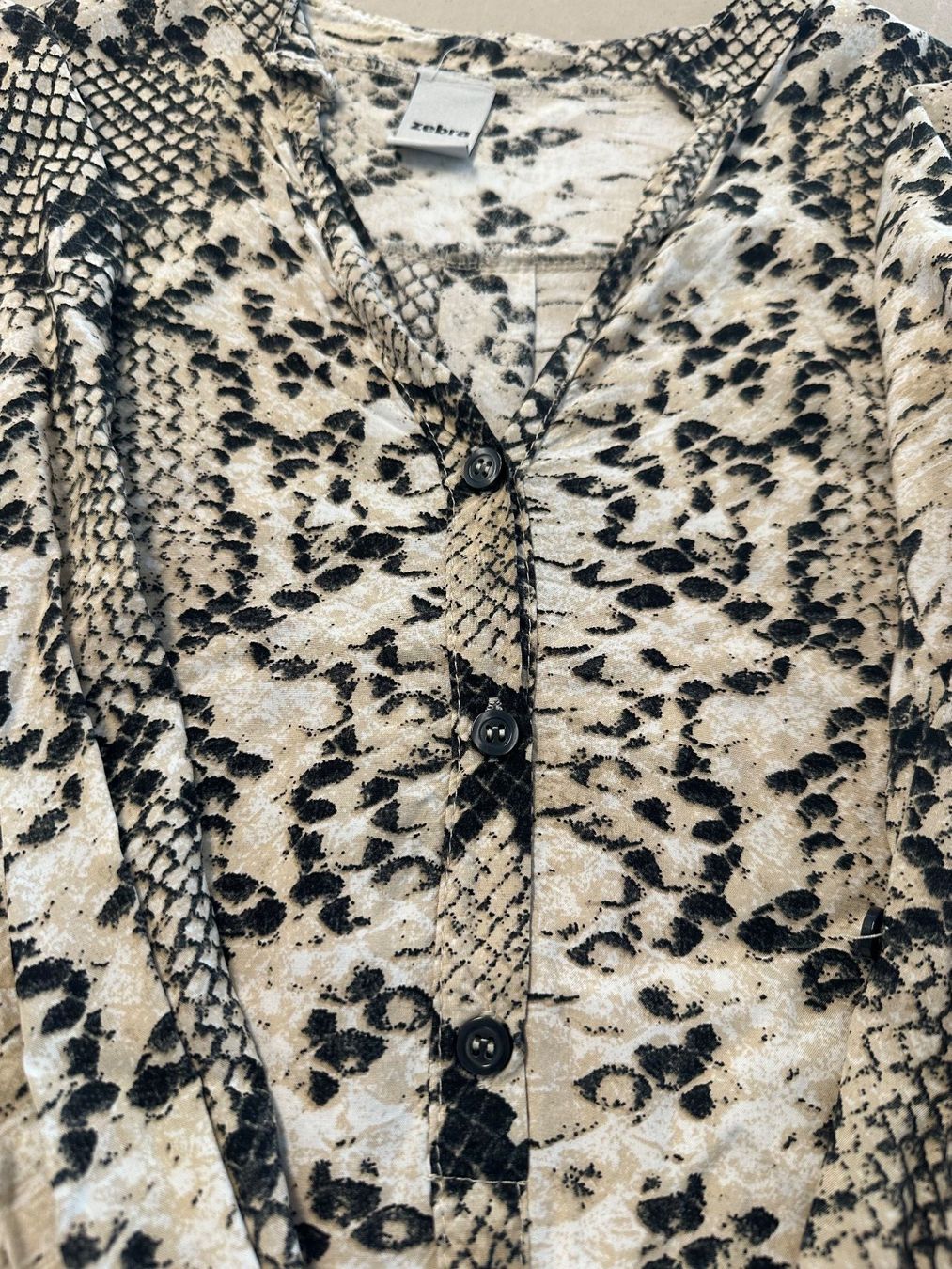 Zebra Camicette: Zebra Bluse Snake Print Beige Schwarz Gr. S – Usato da Weggis venduto da _GMA9 2