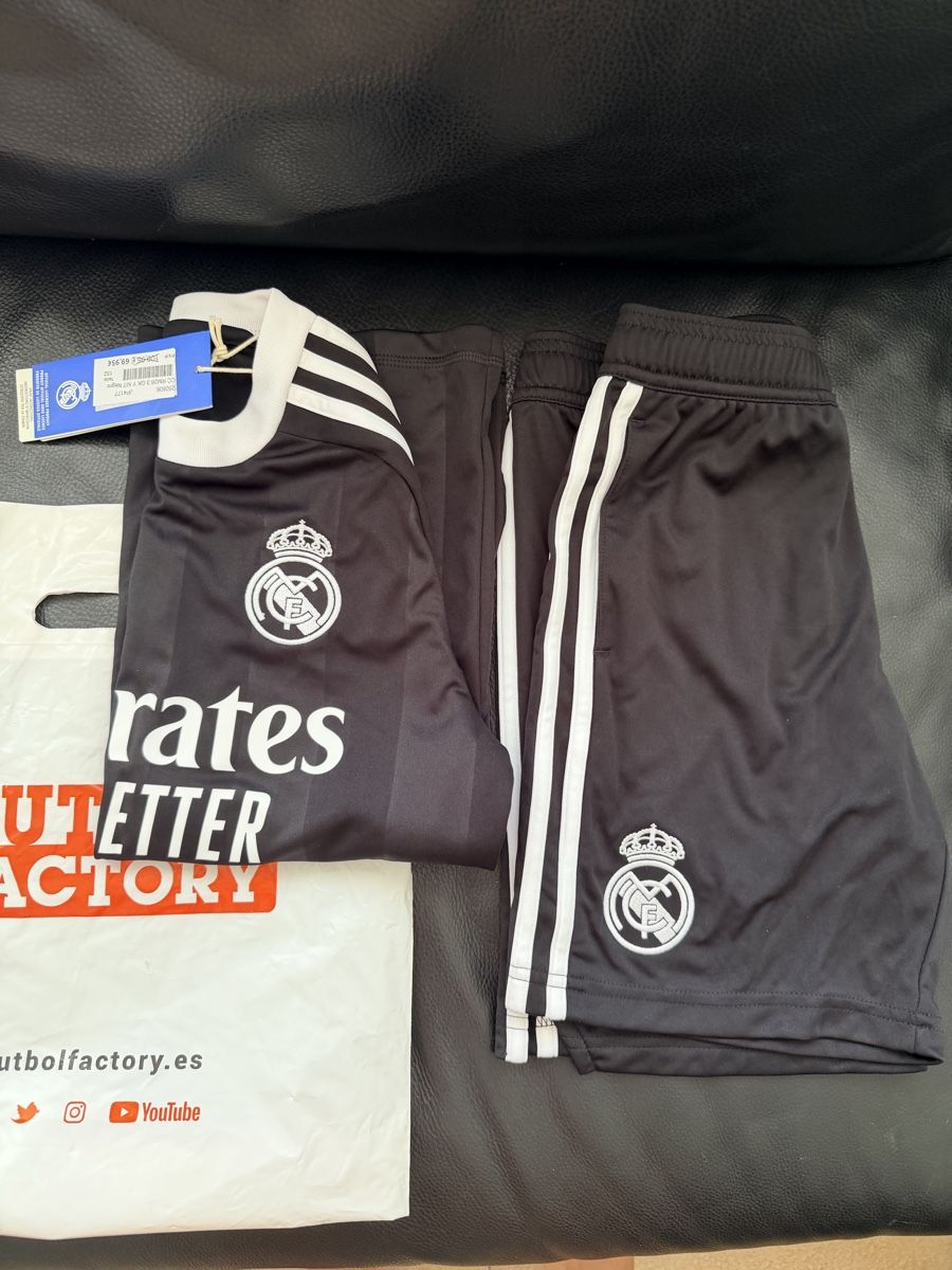Adidas Chemises, T-shirts & Polos: Real Madrid Set Gr.152 neu – Neuf avec emballage d'origine à Zürich par MariiiaR 2