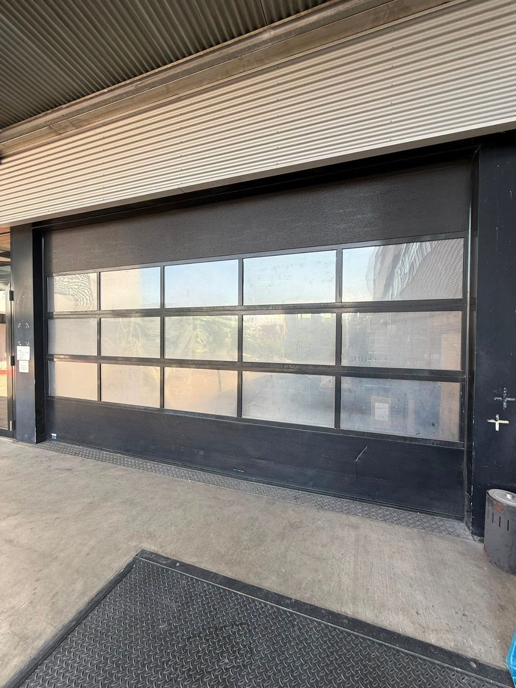 Altro Materiale elettrico: Industrie - Sektionaltor mit Verglasung – Usato da Cham venduto da xchamx