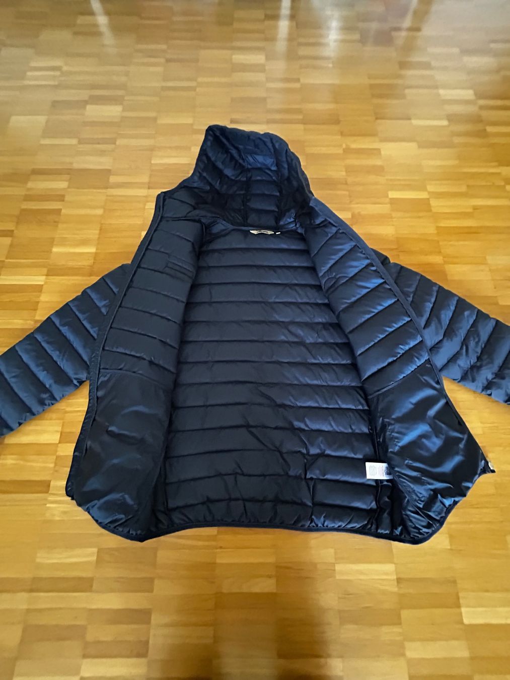 Ellesse Jacken: Ellesse Daunenjacke – Gebraucht aus Oberwil BL von Biffel 3