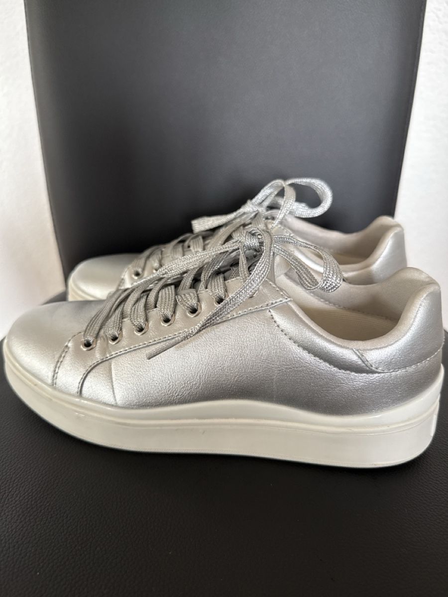 Guess Scarpe da donna: Guess Damen Sneaker Silber   – Nuovo (secondo la descrizione) da Selzach venduto da Adatte02 2