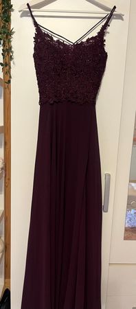 Traumhaftes Abendkleid in Violett mit Glitzer - Grösse S