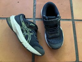 Asics Kinder Turnschuhe Grösse 29/30