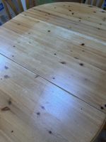 Table en bois massif avec 6 chaises, bon état