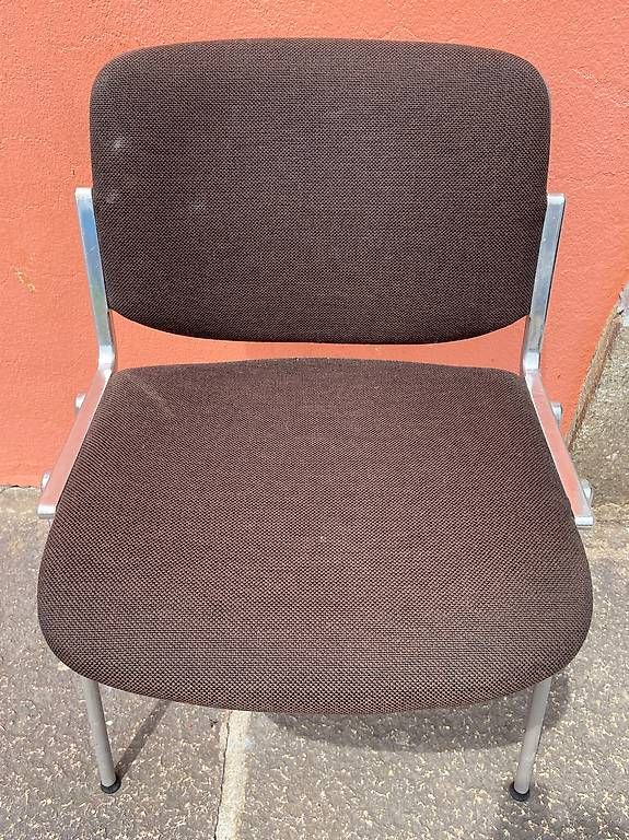 Stühle: Chaises de conférence. – Gebraucht aus Vevey von ohzut