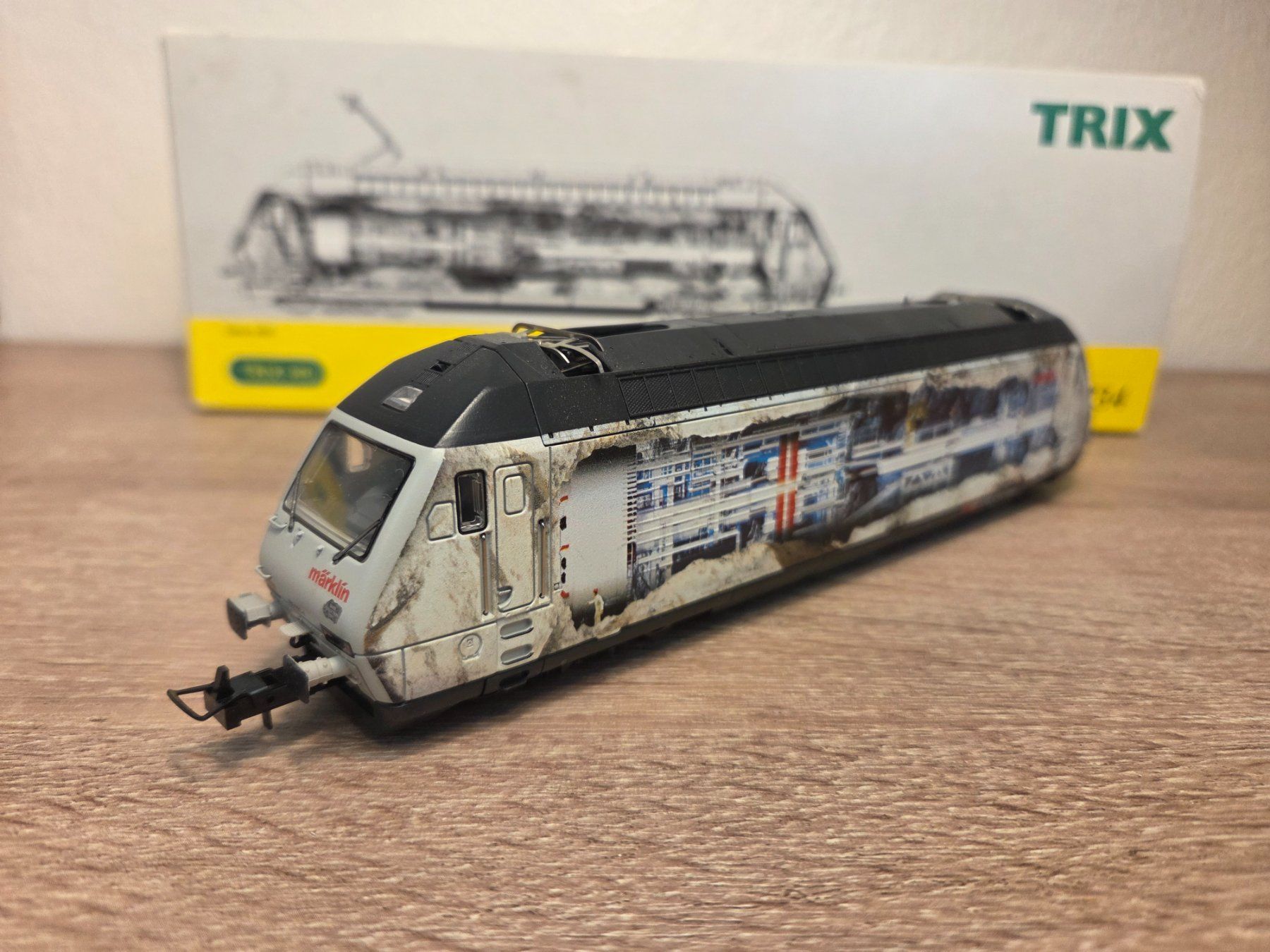Trix Modellini di ferrovie: Trix 22734 E-Lok Re 460 SBB H0 – Usato da St-Aubin-Sauges venduto da Lo_Go 2