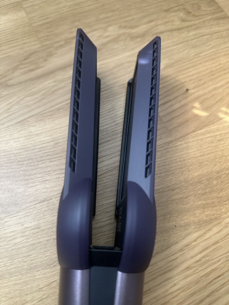 Dyson Sèche-cheveux: DYSON Glätteisen Airstrait – D'occasion à Sirnach par ayterzi 4