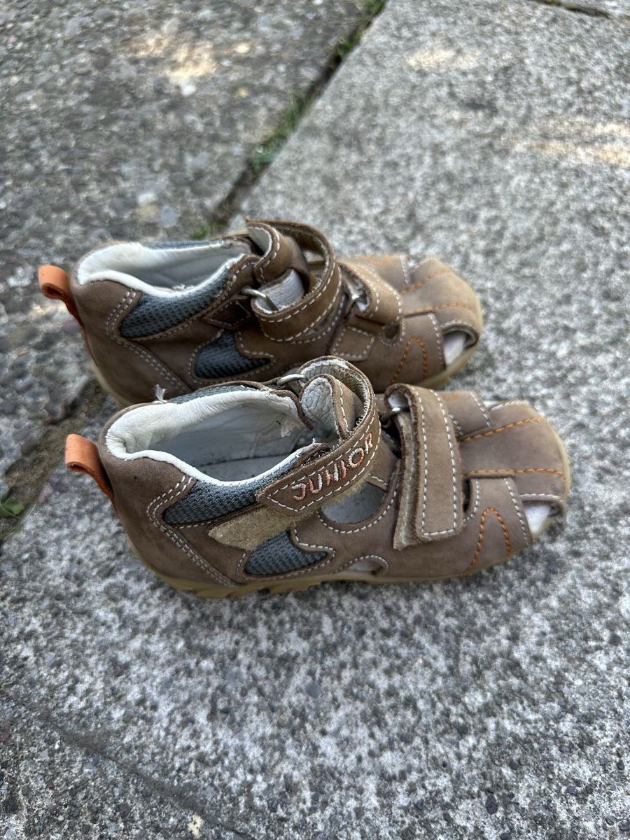 Scarpe per ragazzi: Kinder Sandalen Gr. 24 – Usato da Urdorf venduto da robobespannung
